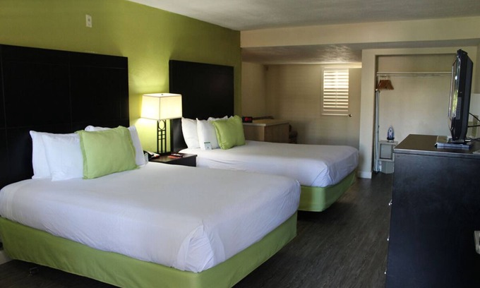 Old Town Hotel | Family-Friendly Retreat with Free Breakfast Near Maritime Museum