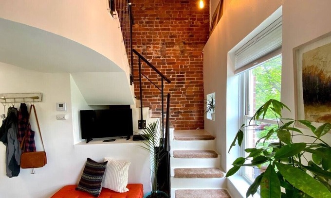Mill River Apartment | Elegant 2 Fl Loft with Ocean View Near Yale - Anchor Lodging