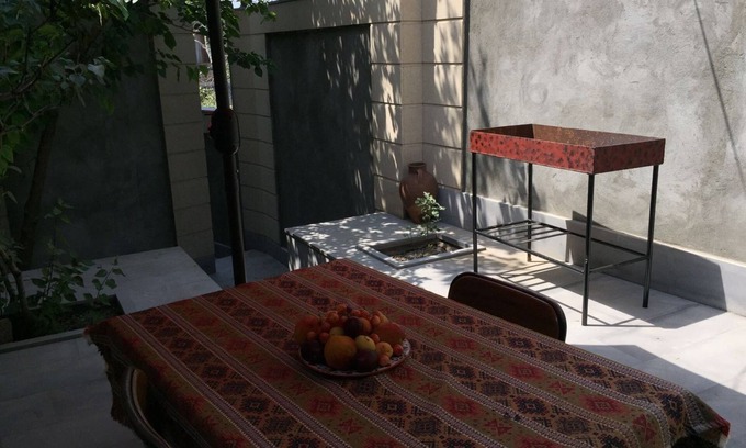 Kentron House | Cozy Guest House Steps from Lover's Park with Spa & Breakfast