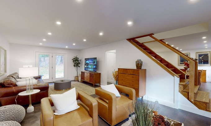 Corning House | Premium 2 Floors of Living in Corning NY - Top Rated Stay