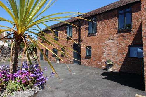 Much Wenlock Apartment | Explore 2 Fox Studios: Top-Rated Stay with Hot Tub Access