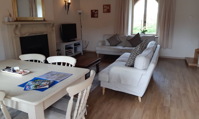 Argouges House | Gîte Bijoux: Relaxing Retreat with Pool near Mont Saint Michel