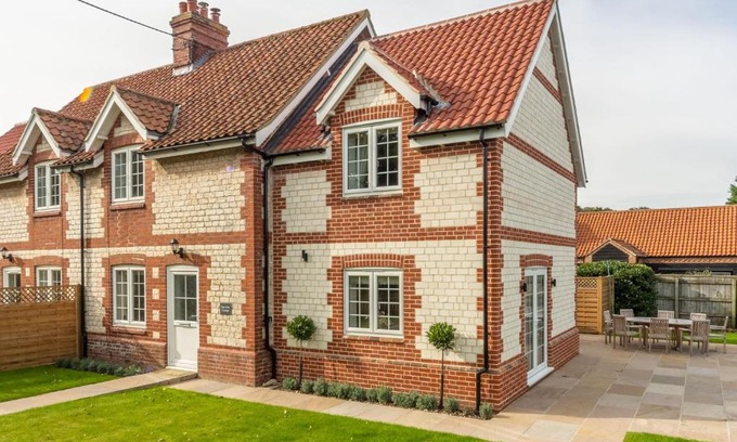 Thornham House | Family-Friendly Retreat at 2 Hall Lane Cottages