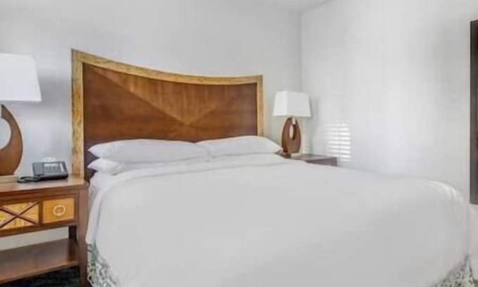 Waikiki Resort | Discover Hilton Grand Vacation Club Resort Lagoon Tower