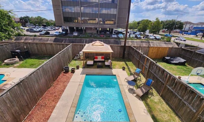 Houston House | Inviting Galleria Home with Private Pool & Ocean View