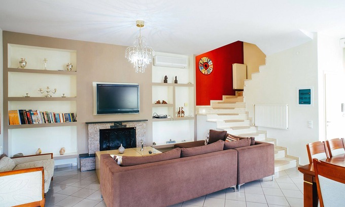 Stylida Villa | Ideal Getaway: Steps from the Sea in Real Greece