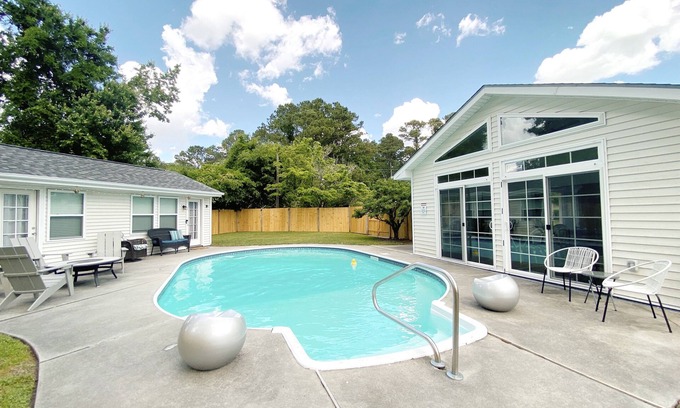 Myrtle Grove House | Discover Dreamy Villa & Tiny House with Pool Oasis!
