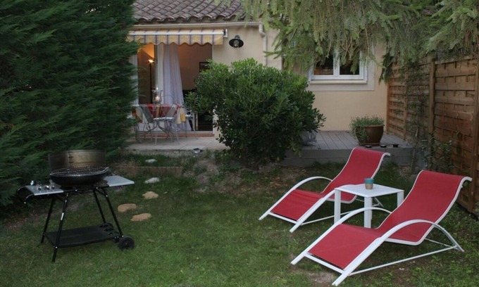 Saint-Saturnin-les-Avignon Apartment | Independent Ground Floor Apartments with Spa & Hot Tub