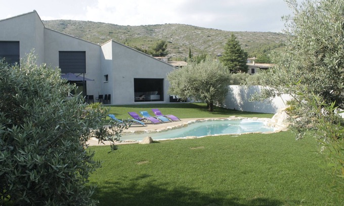 Puyloubier House | Charming B & B Retreat at the Foot of Sainte Victoire