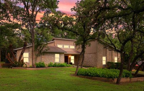 San Marcos House | 2 King Bedrooms in Texas Hill Country Relaxing Oasis