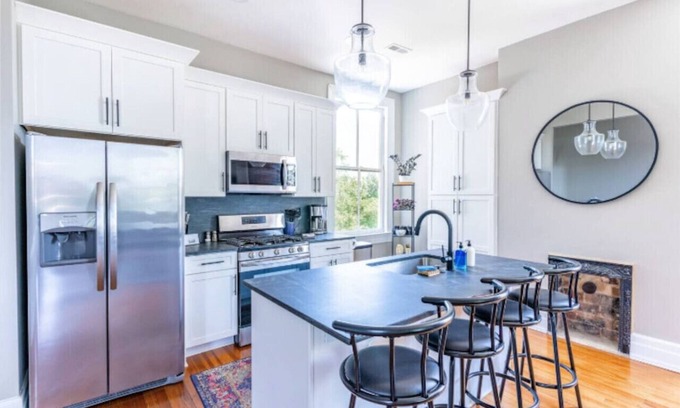 Court House Hill House | Heart of Downtown LYH: 2 King Beds & Pool Table Fun