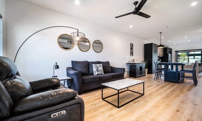 Roosevelt House | 2 KING beds | Walking distance to food and fun DT