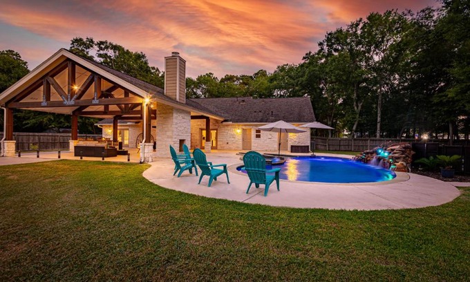 Tomball House | Indulge in King Suites with Private Pool and Spa Retreat