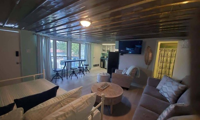 Muscle Shoals Condo | #2 - Lake Condo Right on Wilson lake!Two piers!