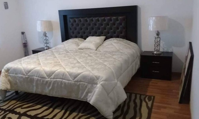 Torreon House | Cozy Apartment Ideal for Couples with Kitchen & Breakfast
