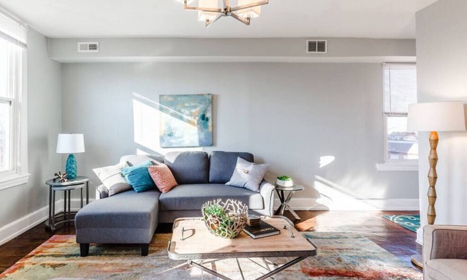 Mount Auburn Apartment | Prime Downtown Apartments with Parking - Perfect for Families