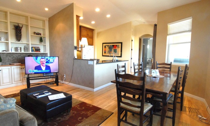 South Oceanside House | Top-Rated Suites with Bikes, Near Beach and Dining