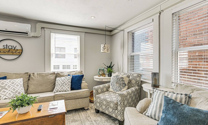 Williamstown Apartment | 2 Mi to Ark Encounter: Condo on Main Street!
