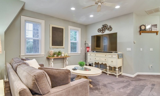 Oak Grove House | Relaxing Milwaukie Getaway with Pool and Hot Tub Access