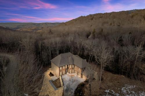 Charter Hills House | 2 Mi to Beech Mtn Resort! 8,000-Sq-Ft Luxe Escape