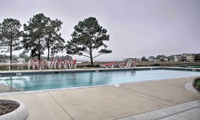 Ocean View Apartment | Ocean View Condo with Private Deck and Pool Access