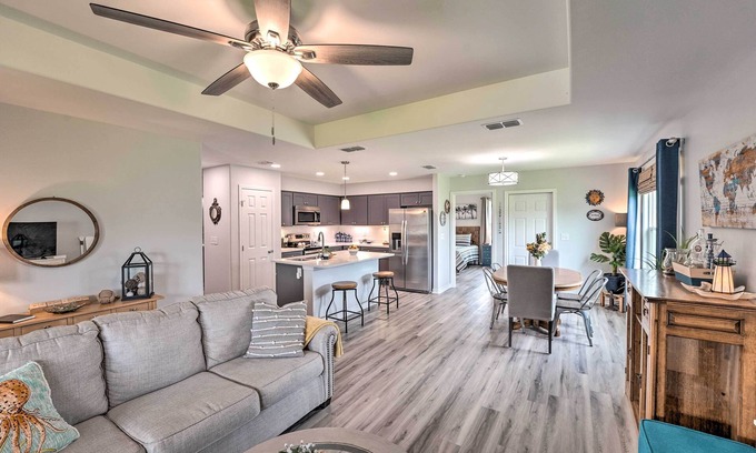 San Patricio County House | RR Sea House: Oceanfront Escape with Spa & Breakfast