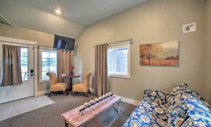 Downtown Branson Cottage | Beautiful Branson Cottage with Pool Access, 2 Mi to the Strip