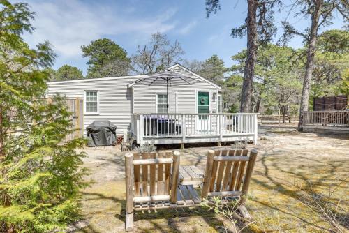 Wellfleet House | Cozy Wellfleet Cottage - Close to the Coastline!