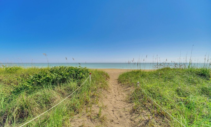 Fort Pierce Condo | 2 Mi to Fort Pierce Jetty: Coastal Florida Condo
