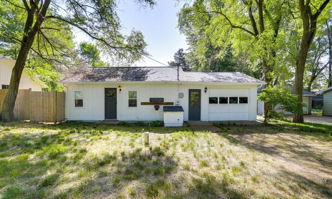 Riverside House | Pet-Friendly Retreat in Benton Harbor: Steps from Hagar Beach!