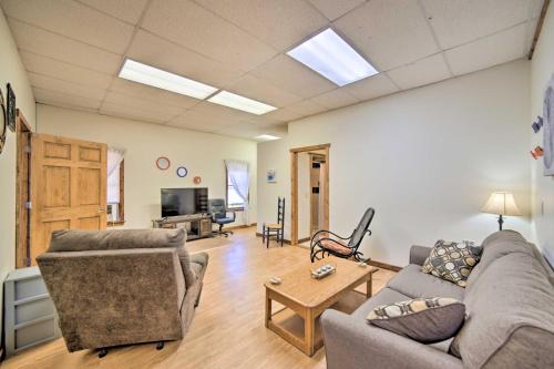 Eben Junction Apartment | Pet-Friendly Eben Junction Getaway - Near Ice Caves!