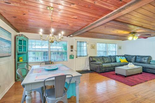 Inglis House | Tranquil Getaway with Boat Parking Near Marina - Rated 9.6