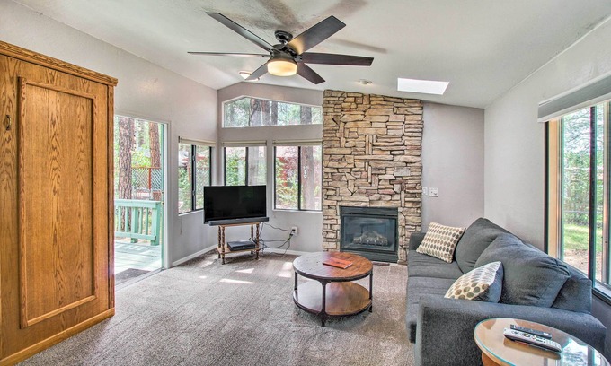 Pinetop-Lakeside Cottage | Cozy Woodsy Retreat with Deck - 9.8/10 Guest Rated!