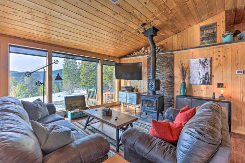 Saint Mary's House | Inviting St Marys Retreat with Mountain Views & Hot Tub