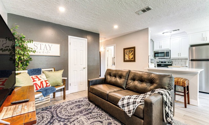 College Station House | 2 Mi to Texas A&M: Pet-Friendly Duplex w/Yard!
