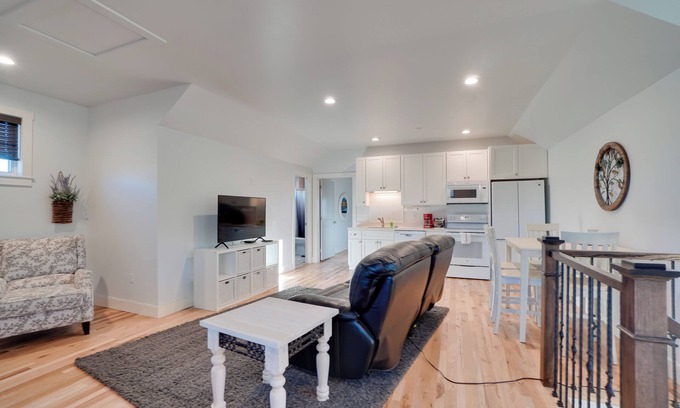Castle Rock House | Inviting Castle Rock Retreat with Fireplace & Spa Amenities