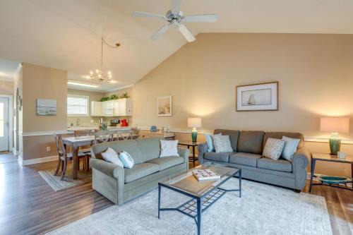 Central Myrtle Beach Apartment | Ideal Condo Retreat, Just 3 Mi from the Beach!
