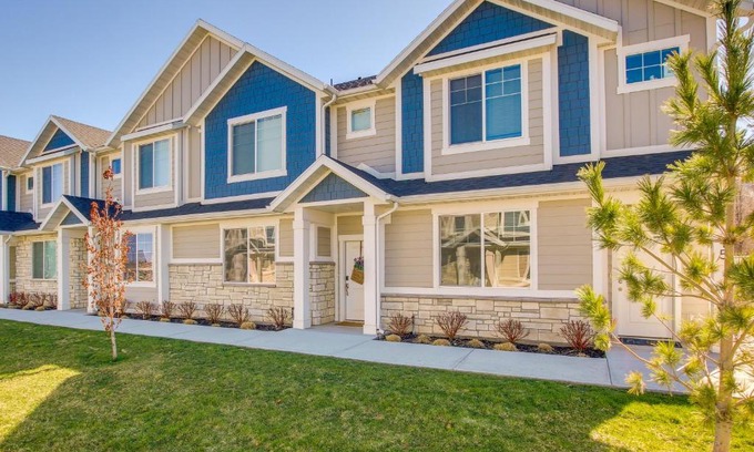 Providence House | Pet-Friendly Providence Townhome Near USU and Dining