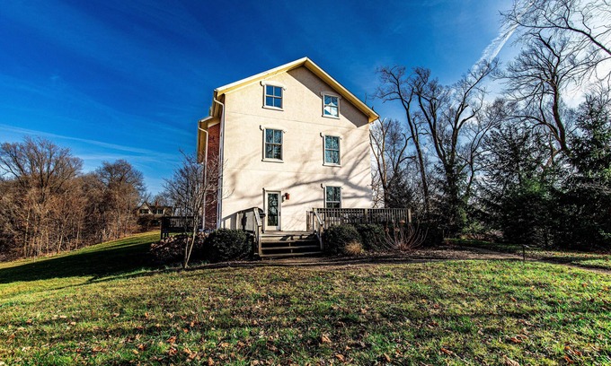Michigan City Apartment | Eco-Friendly Boutique Hotel Near Dunes National Park