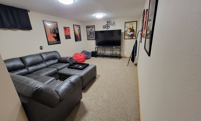 Ames House | Family-Friendly Hotel Near Iowa State University - Perfect Stay!
