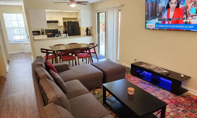 Tallahassee House | Convenient Stay Near FSU with Pool & Twin King Beds