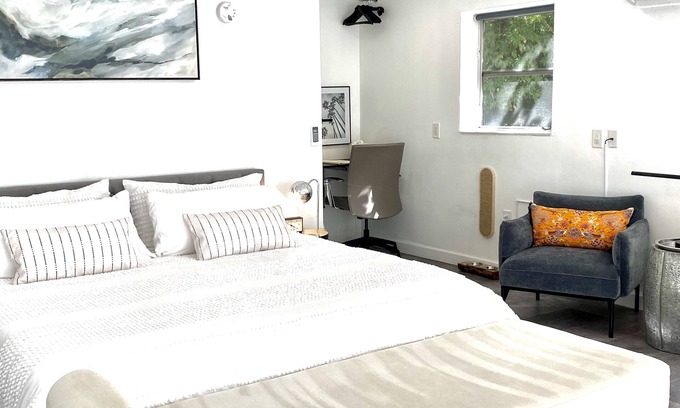 Poiciana Park II Apartment | Bright King Studio Steps from the Beach with Ocean Views