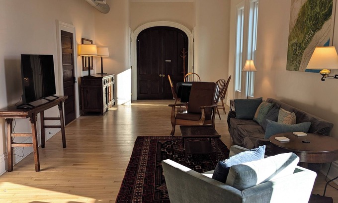 Troy House | 2 Min to RPI Modern Space + Fast WiFi
