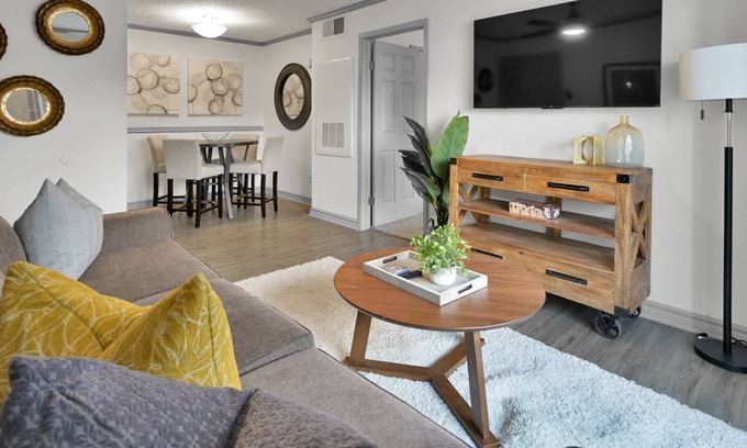 Webster Apartment | 2 mins from I-45|Luxurious Unit|Community Pool|Private Balcony|Laundry Area|Keurig|Fitness Center