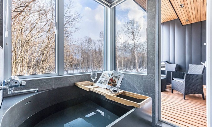 Rusutsu House | Convenient Shuttle to Rusutsu Resort with Family Amenities