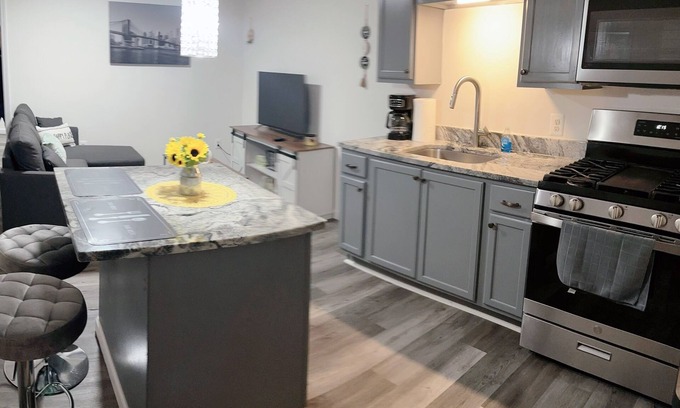 Utica Apartment | Convenient Stay Near Utica Boilermaker with Spa & Breakfast