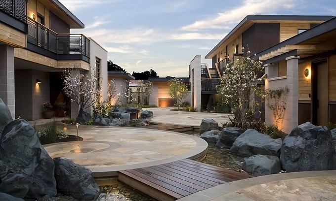 Yountville House | Enjoy Relaxing Units with Rooftop Pool Near Napa Valley