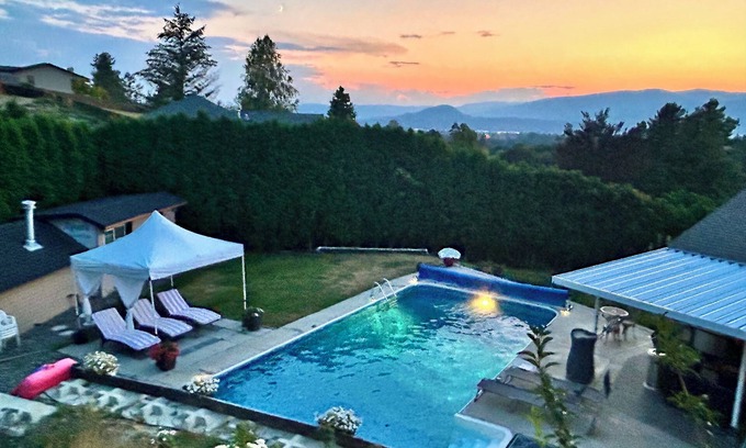 Southeast Kelowna House | Premier Suites with Heated Salt Pool & Hot Tub Retreat