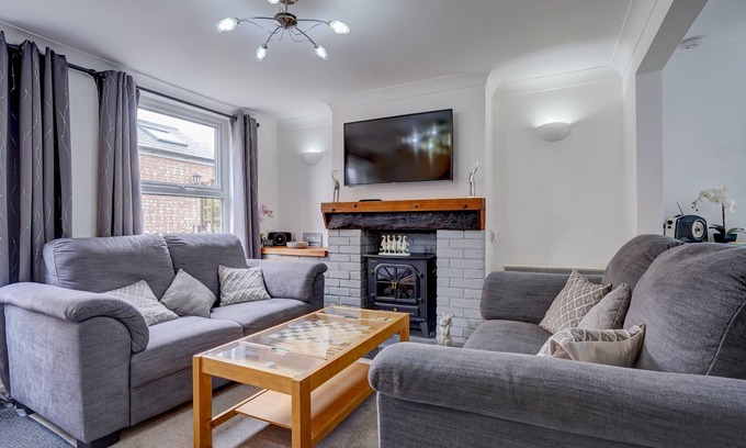 Winterton-on-Sea Cottage | Pet-Friendly 2 Old Chapel Cottages | Guest Rated 10/10