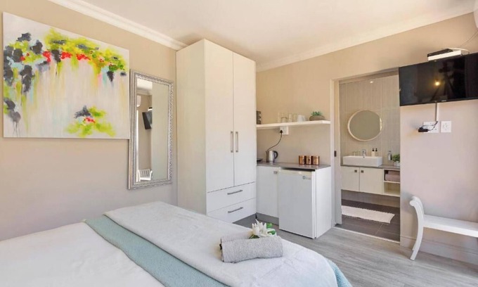 Tokai House | 2 On Lismore Guesthouse 14